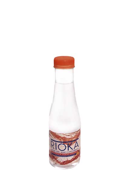 Garrafinhas de água do mar com laranja